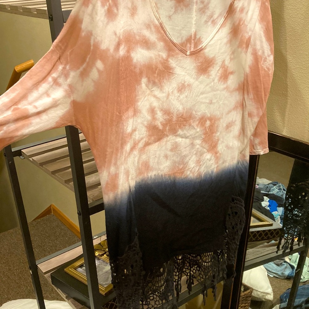 gimmicks medium blush pink ombré navy blue- black blouse